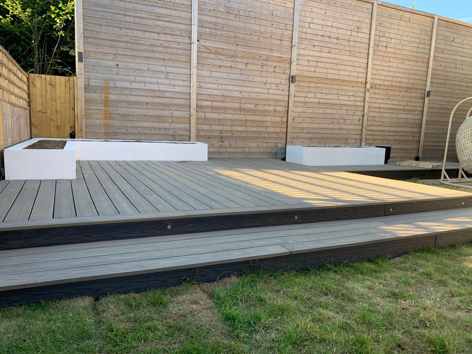 The broad step and two-tone finish